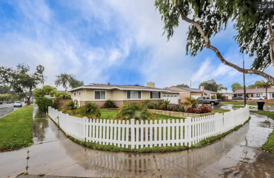 3123 W Aliso Pl